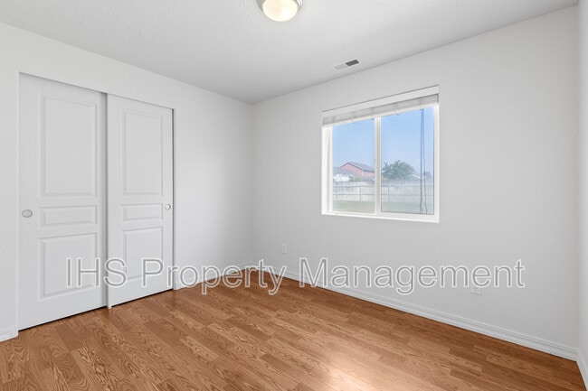 Building Photo - 5204 Desert Dove Loop