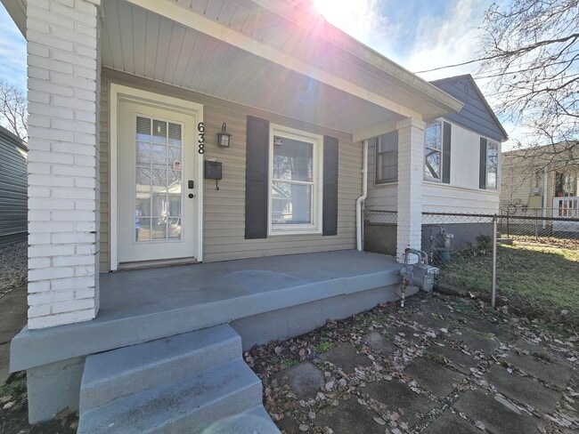 Building Photo - Charming 3 Bedrooms, 2 Full Bathroom Home!...