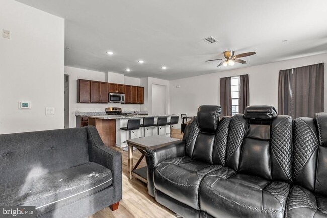 Building Photo - 228 Park Ln