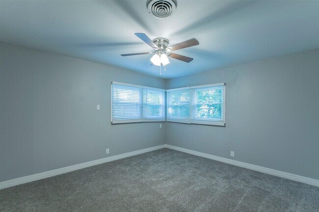 Building Photo - Updated home in Ridglea Hills reduced!