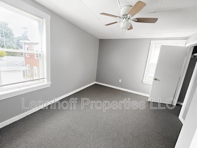Building Photo - 142 Jewett St