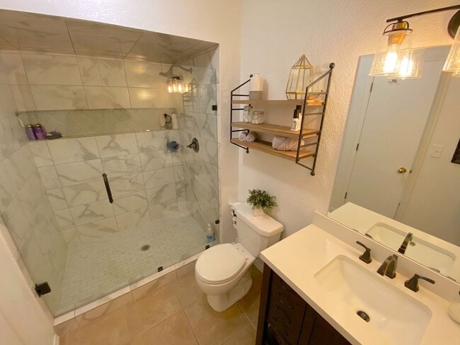 Building Photo - East El Paso 4 bed Refrig A/C!