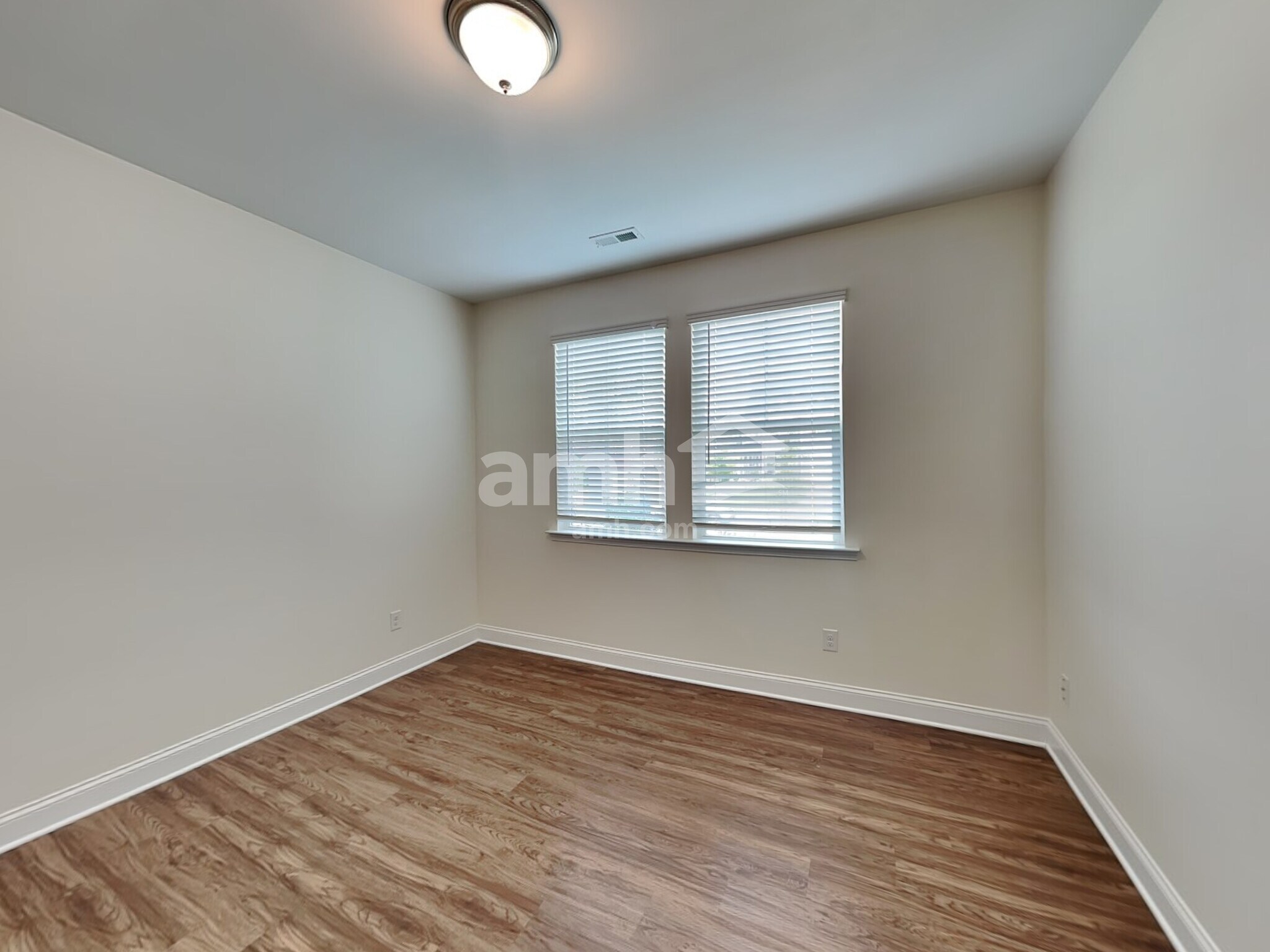 Building Photo - 4911 Trayton Ave