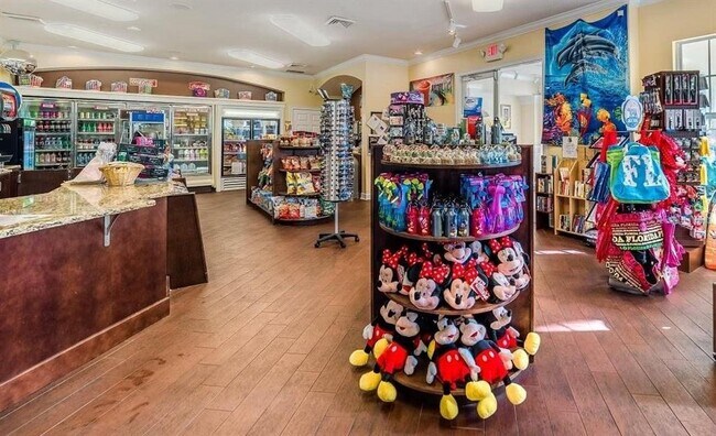 Building Photo - 8212 Fan Palm Way