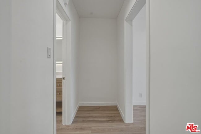 Building Photo - 1827 N Van Ness Ave