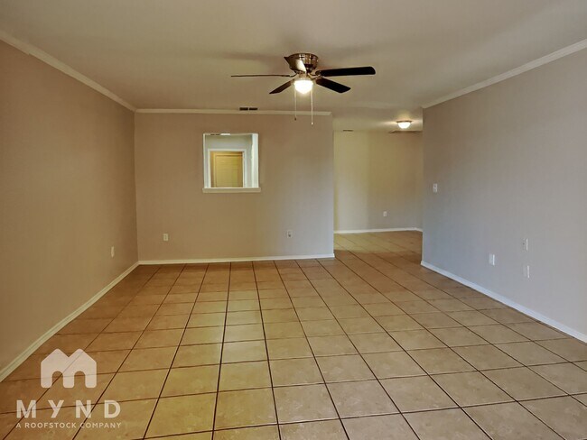 Building Photo - 528 N Brentwood Ave