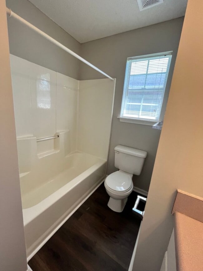 Building Photo - 206 Worthington Ln