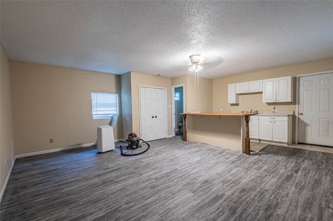 Building Photo - 523 International Village Dr