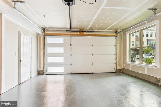 Building Photo - 10113 Dalmatian St