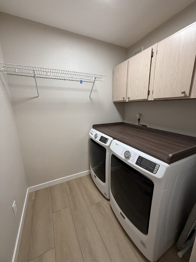 Building Photo - AMAZING Home in Quiet Community Available ...
