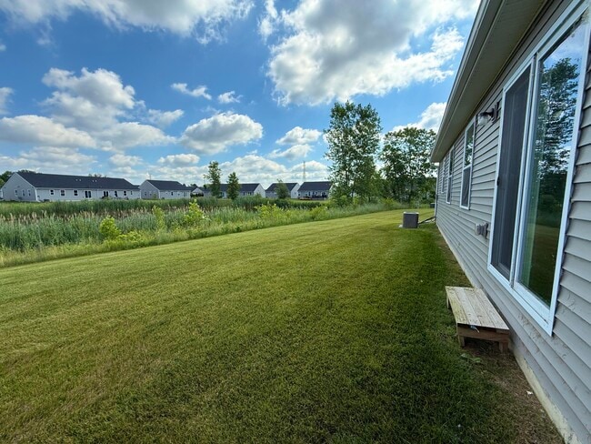 Building Photo - 10284 Swan Lake Cir