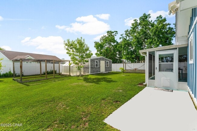 Building Photo - 1505 S Berthe Ave