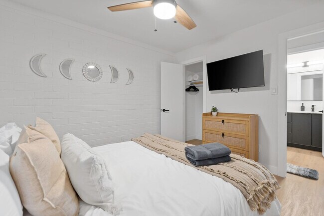 Building Photo - 4403 N 13th Pl