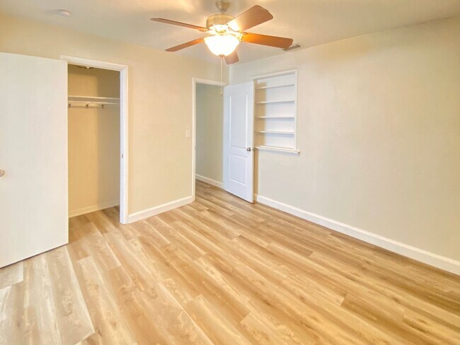 Building Photo - 3/2 Beachside Bungalow with Garage!