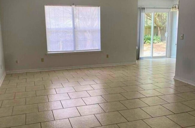 Building Photo - Prime Location! 4-Bedroom Home with Fenced...