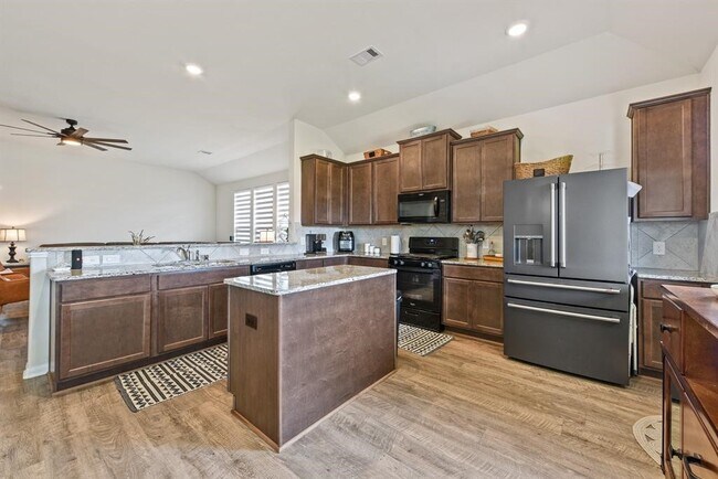 Building Photo - 13096 Laura Lake Dr