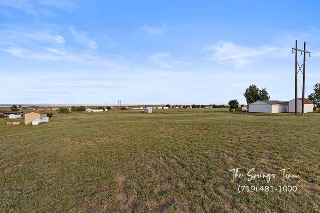 Building Photo - MODERN UPGRADES AND RURAL LIVING IN PEYTON - Security Deposit Waiver Available