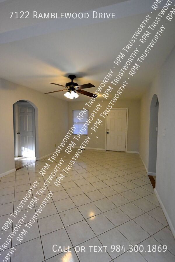 Building Photo - 7122 Ramblewood Dr