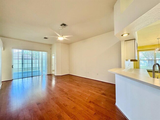 Building Photo - 22537 Roderick Dr