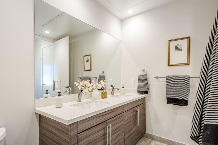 Building Photo - 600 El Camino Real