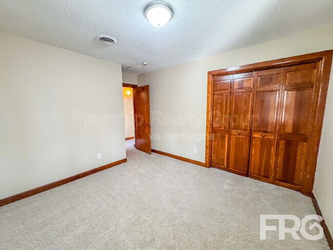 Building Photo - 1228 Forest Acres Dr