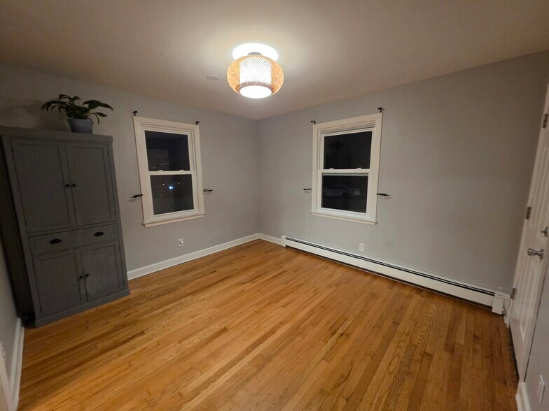 Building Photo - 13 Madison Pl