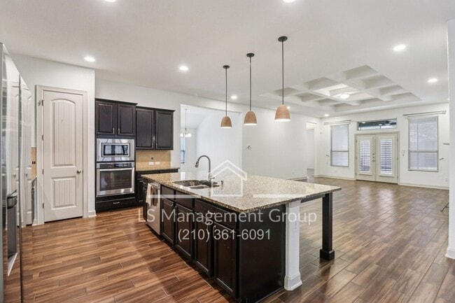 Building Photo - 1041 Water Oak