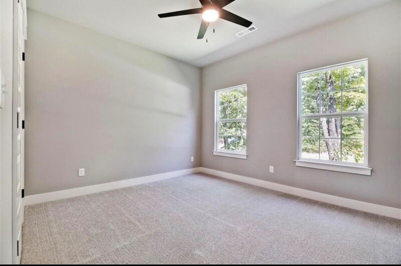 Building Photo - 24 S Cheshnut Dr