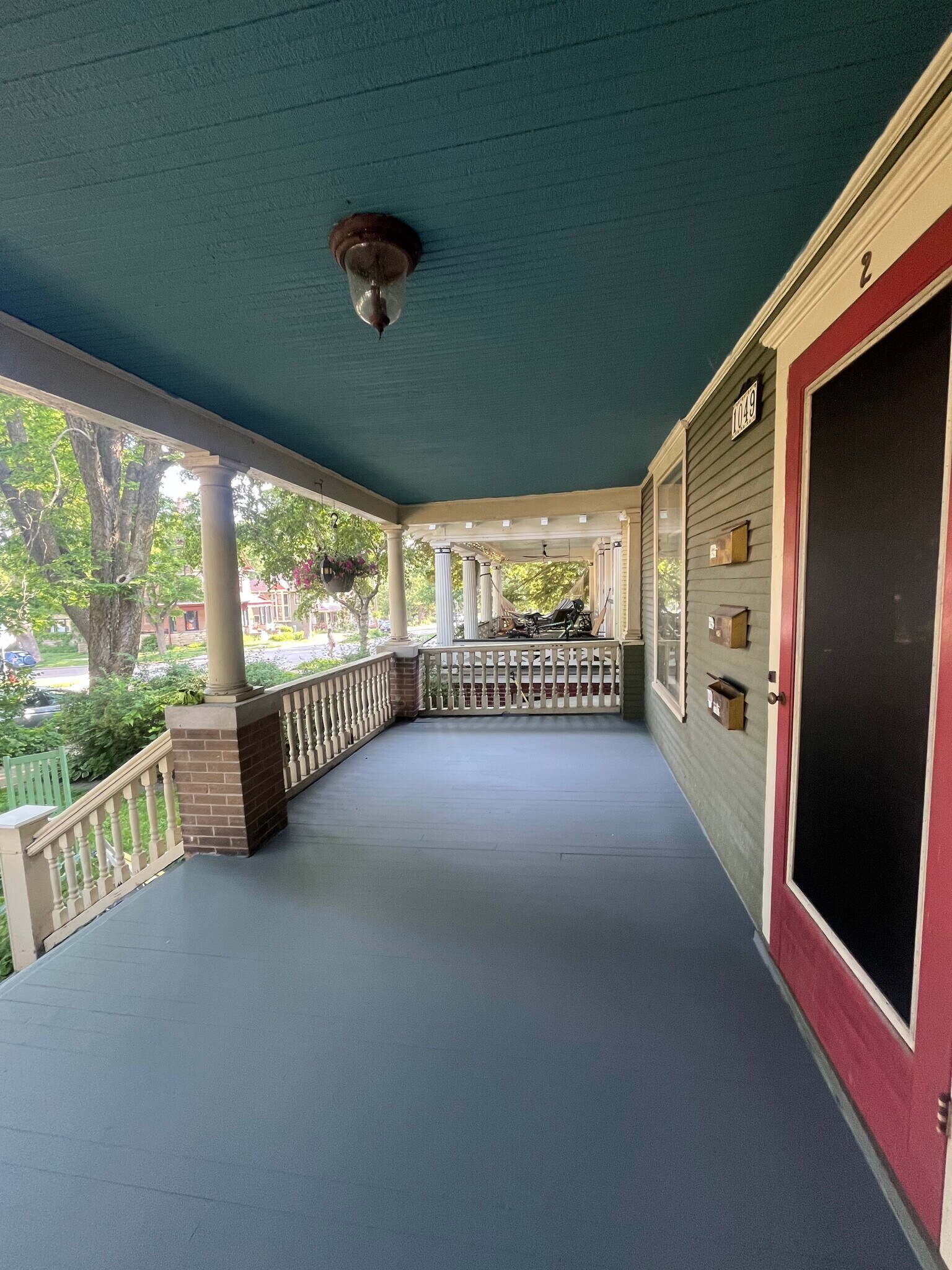 front porch/common space - 1049 Spaight St