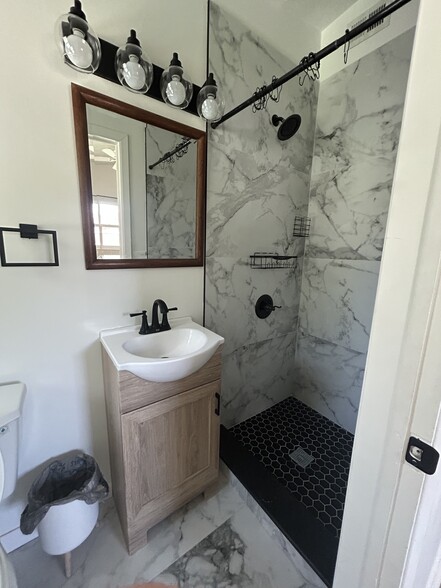 Building Photo - 2856 Tulip Cir E