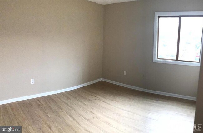 Building Photo - 4811 Ravens Crest Dr