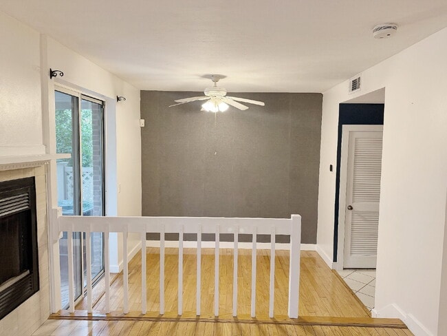 Building Photo - Spacious 2 BED 1.5 BATH Condo rental close to Quincy Center!