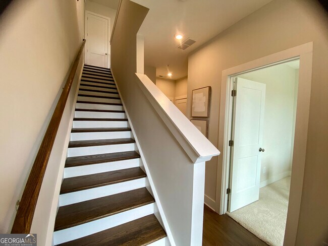 Building Photo - 1295 Longreen Ter NW