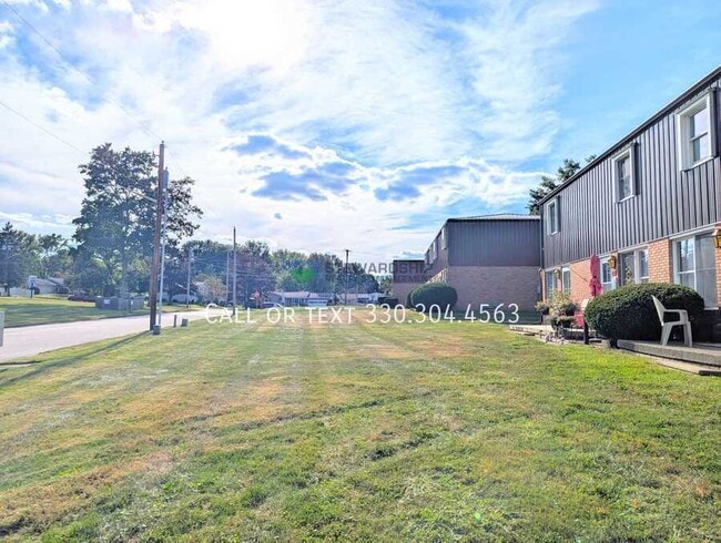 Building Photo - 137 Elm St NE