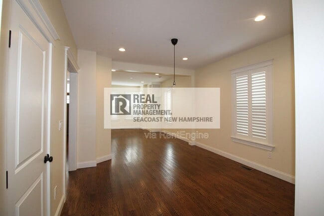 Building Photo - 33 Columbia St