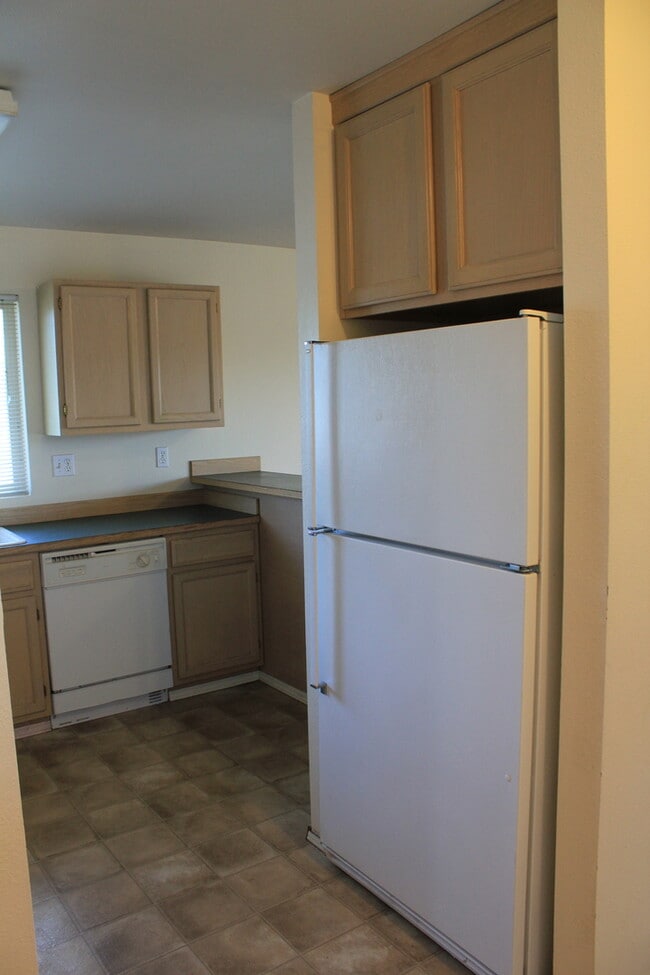Building Photo - 503 River Ave
