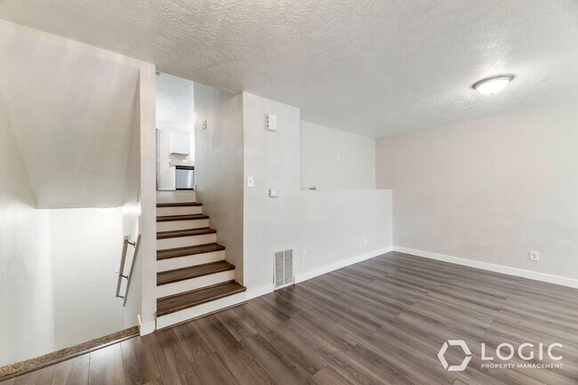 Building Photo - North Provo Duplex