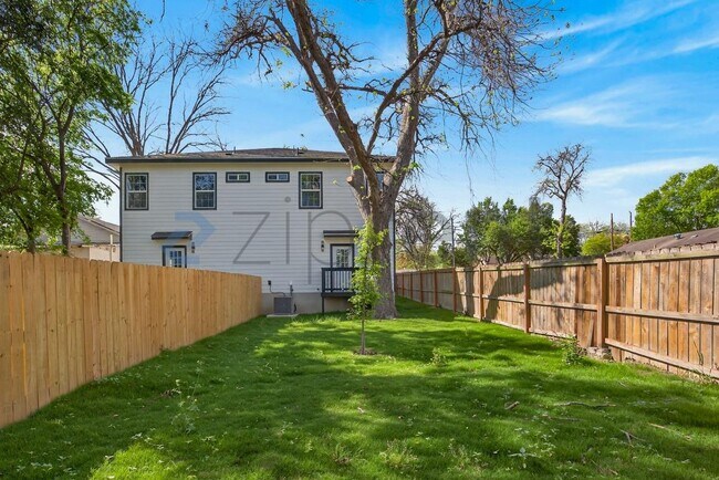 Building Photo - 113 Anderson Ave