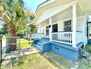 Building Photo - 2 Bedroom, 1.5 Bath House in East Central Neighborhood on the Charleston Peninsula!