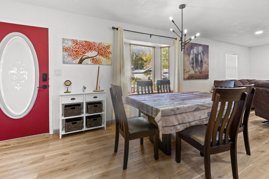 Building Photo - 2725 NW 44th Pl