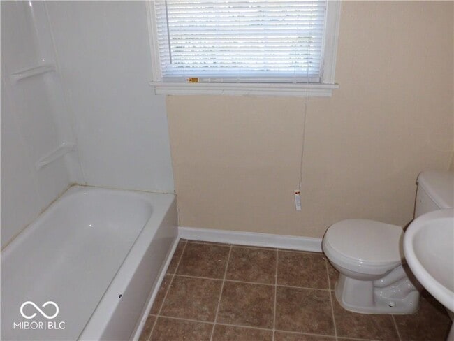 Building Photo - 3602 N Layman Ave