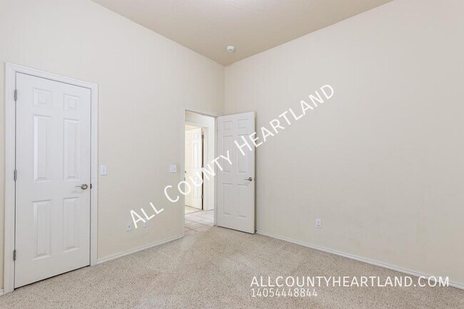 Building Photo - 15813 Traditions Blvd