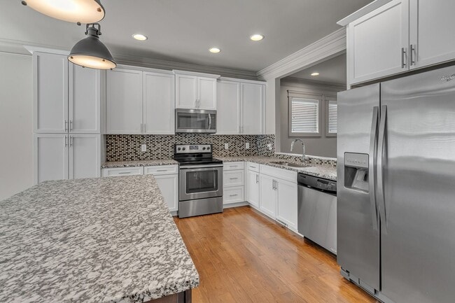 Building Photo - Modern Townhome Living in the Heart of Wed...