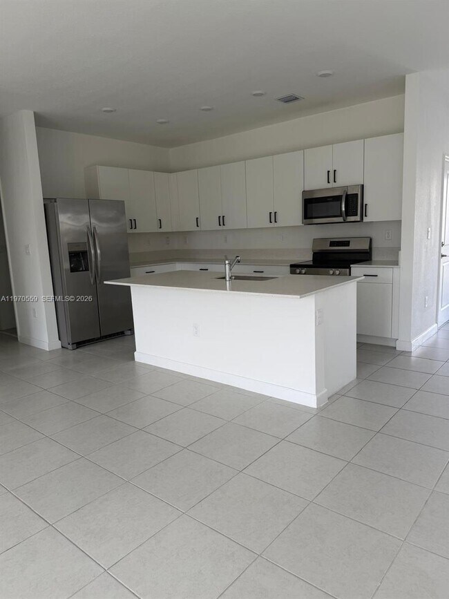 Building Photo - 2638 SE 9th St