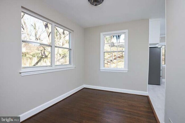 Building Photo - 221 Dale Dr