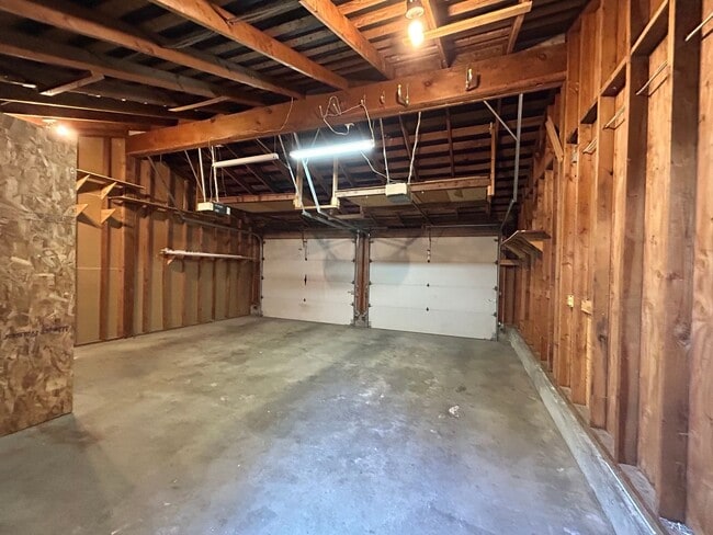 Building Photo - Serene 2 Bed, 2 Bath Updated Hidden Gem!