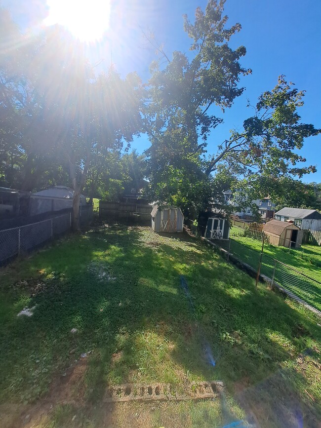 Building Photo - 326 Church Ave