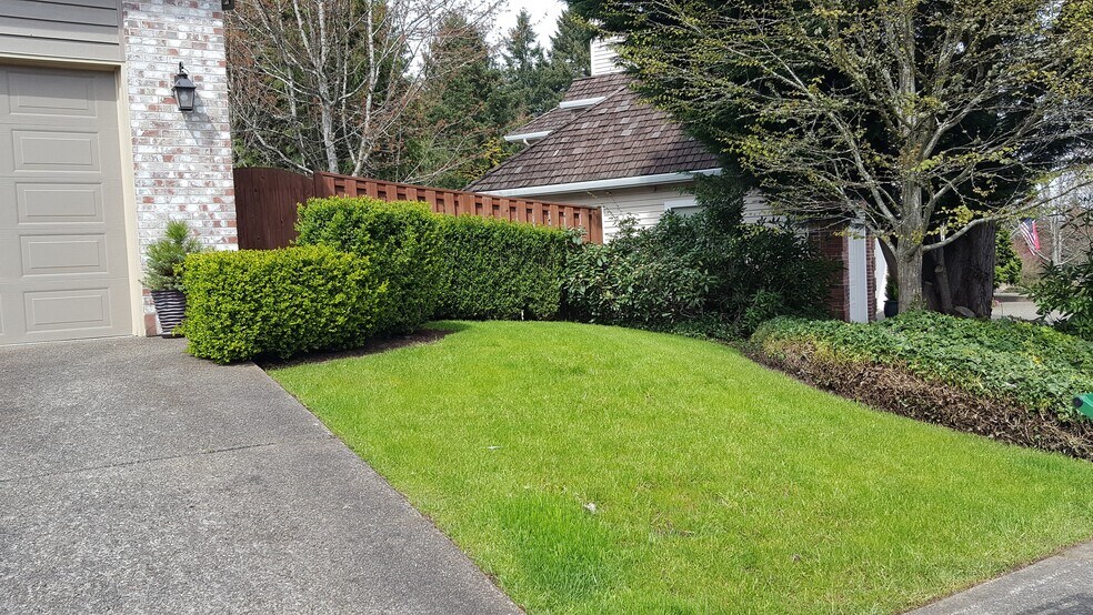 Building Photo - 17083 SW Arbutus Dr