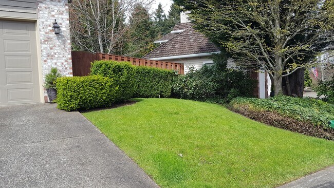 Building Photo - 17083 SW Arbutus Dr