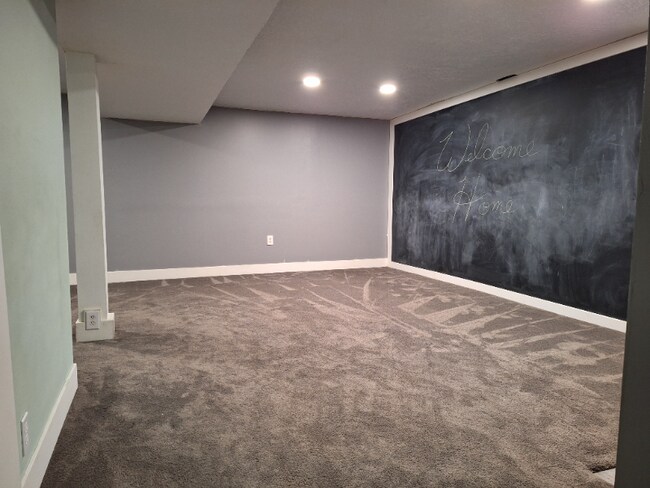 Building Photo - 5508 Maudine Ave